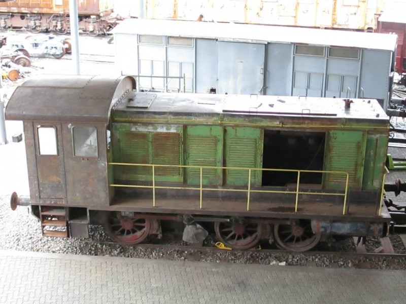 Locomotore da manovra pesante tipo V36 dono Italcementi visto dall'alto