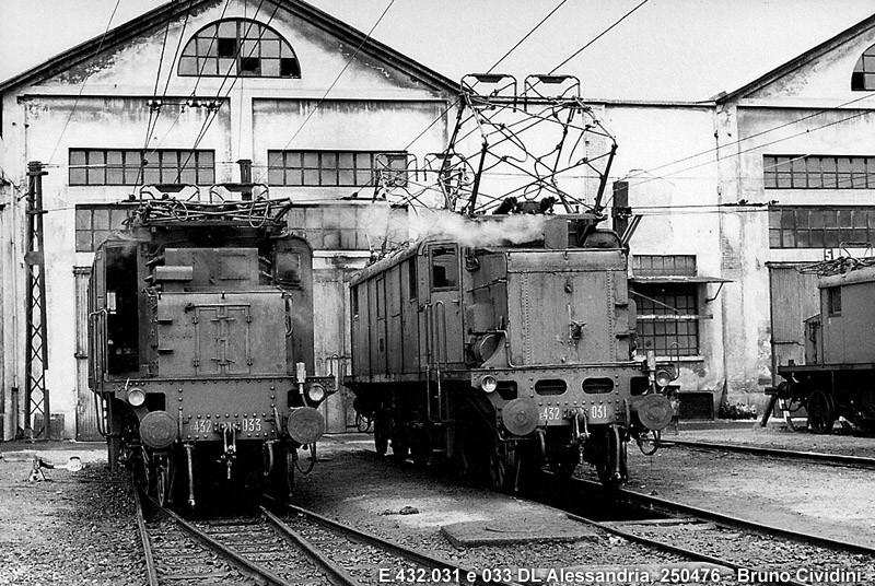 Locomotiva elettica E432.031 in deposito
